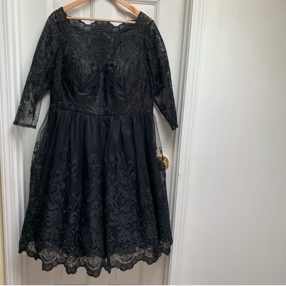 Chi Chi London Gilded Grace Lace Dress Black - Picture 2 of 4